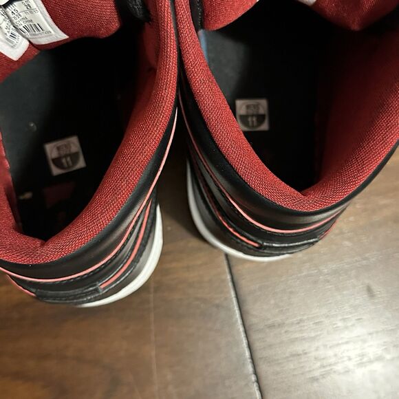 Nike Air Jordan 1 Retro 2015 Mid Black Red 554724-028 Men Size 11 - Picture 5 of 10